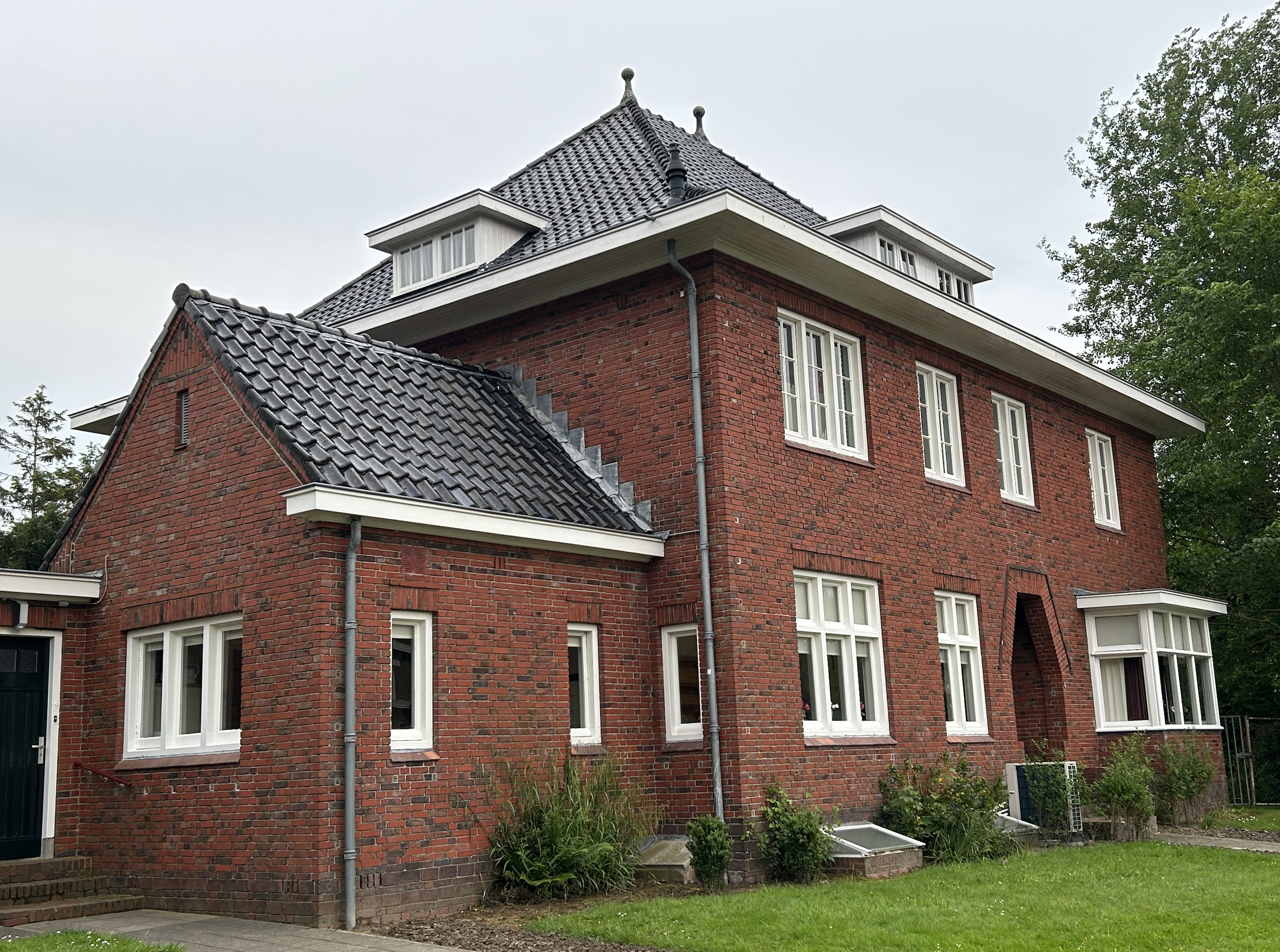 Brand­com­par­ti­men­te­ring voor de pas­to­rie woning in Wehe den Hoorn